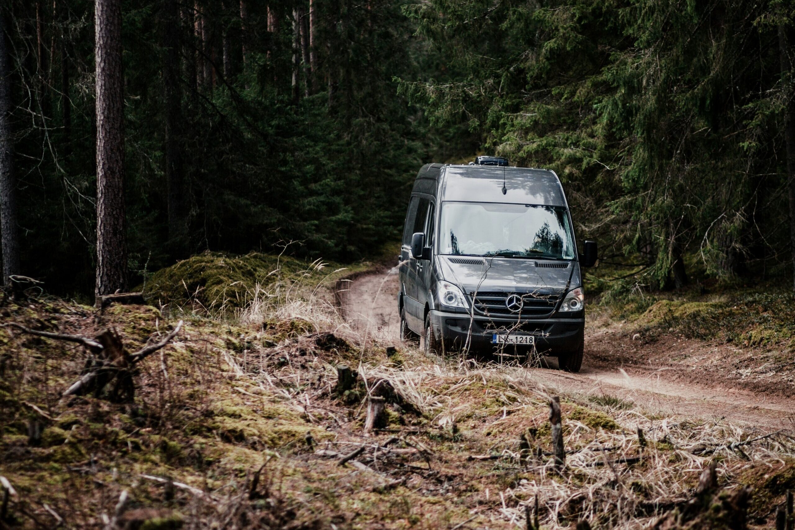 Camper su sterrato: avventura o rischio? Viaggiare su strade sterrate in camper